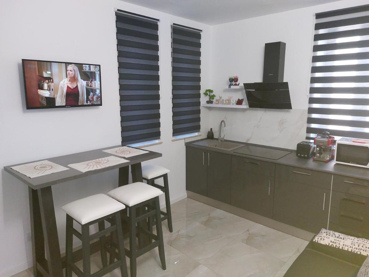 Water Lily Apartment Studio 2 Free Parking- Self Check-In Oradea Eksteriør billede
