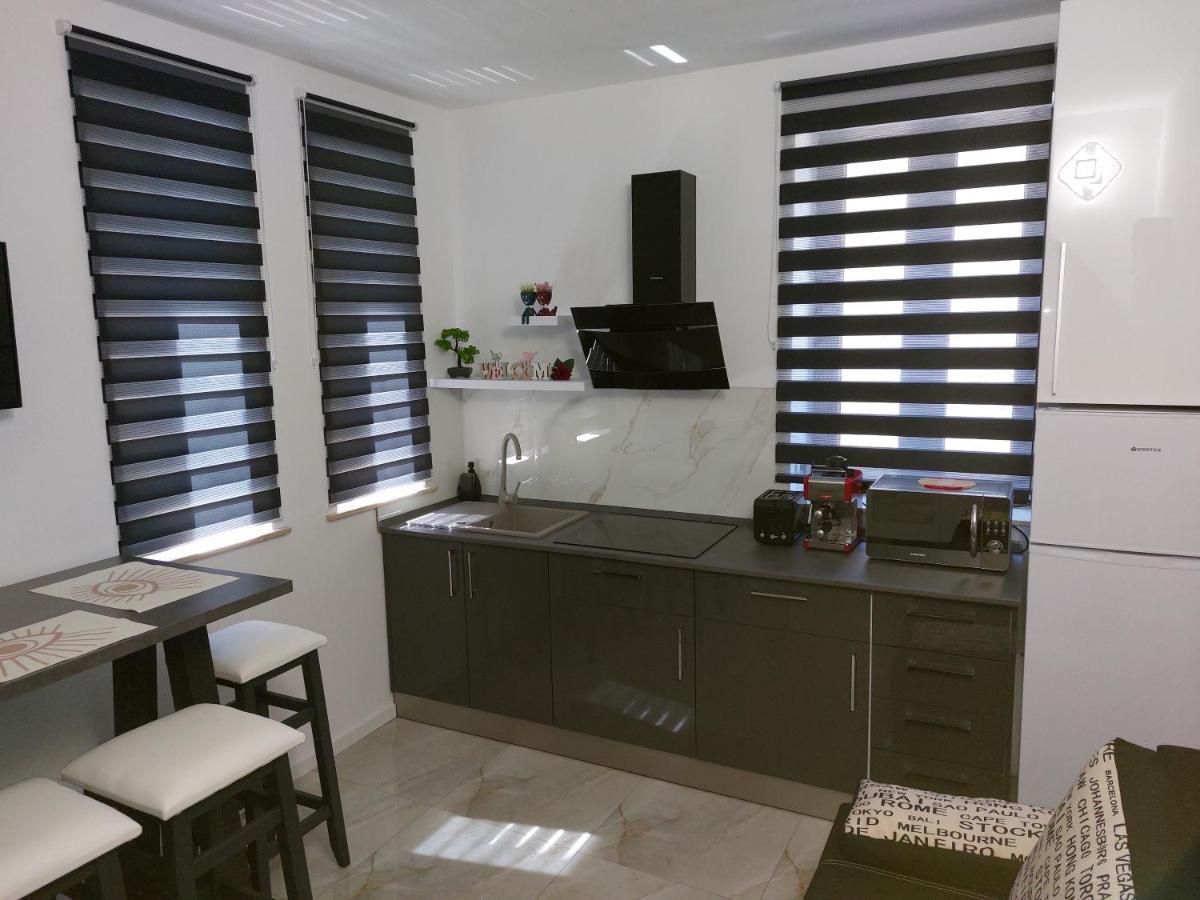 Water Lily Apartment Studio 2 Free Parking- Self Check-In Oradea Eksteriør billede