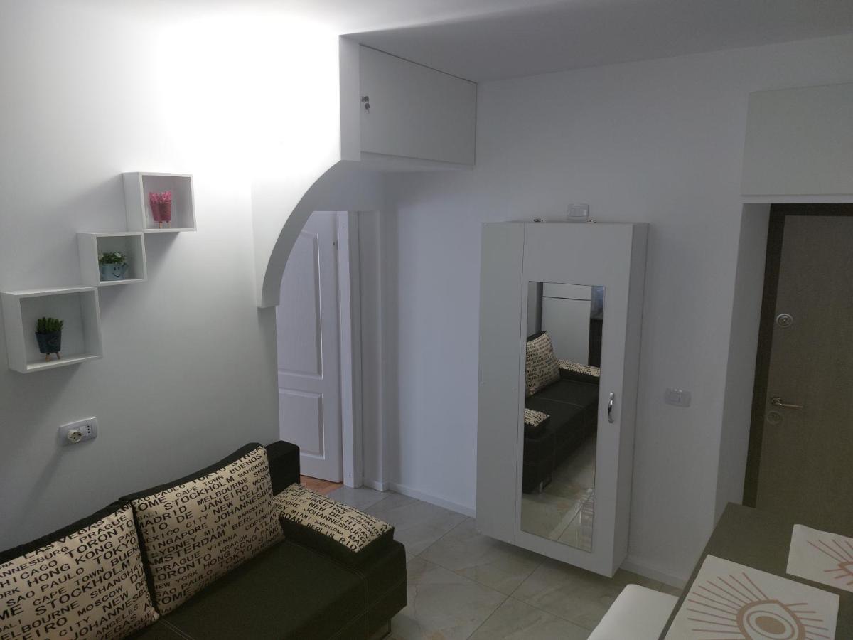 Water Lily Apartment Studio 2 Free Parking- Self Check-In Oradea Eksteriør billede