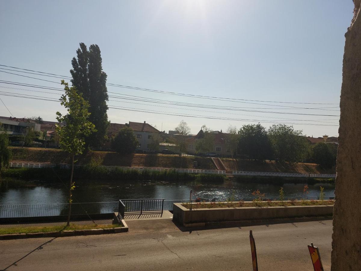 Water Lily Apartment Studio 2 Free Parking- Self Check-In Oradea Eksteriør billede