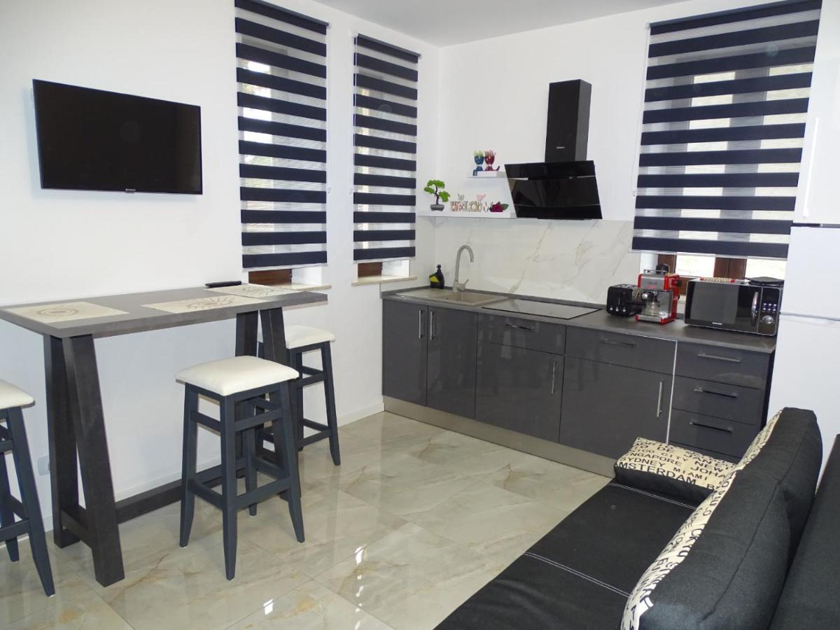 Water Lily Apartment Studio 2 Free Parking- Self Check-In Oradea Eksteriør billede