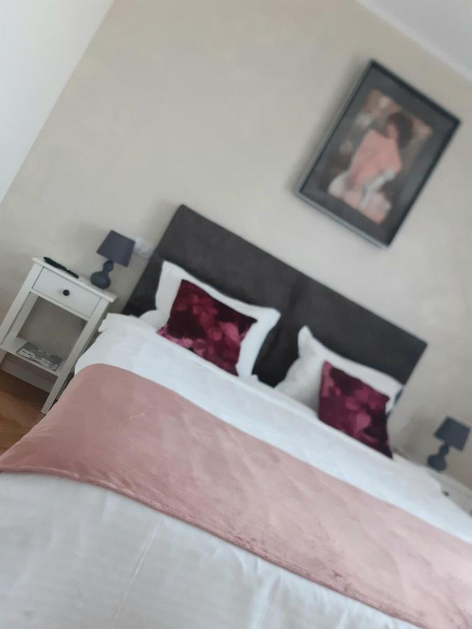 Water Lily Apartment Studio 2 Free Parking- Self Check-In Oradea Eksteriør billede