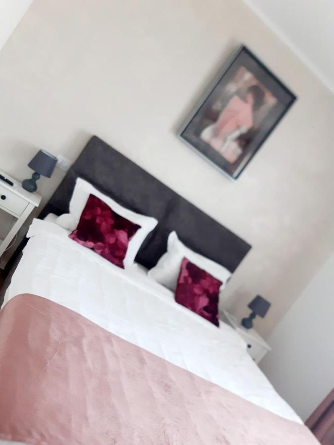 Water Lily Apartment Studio 2 Free Parking- Self Check-In Oradea Eksteriør billede